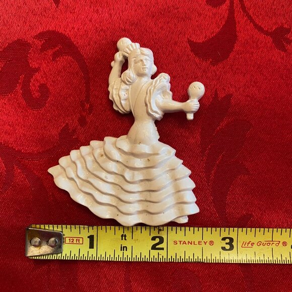 1950's White Pin of a Women with Maracas Dancing possibly the Merengue - Picture 2 of 4